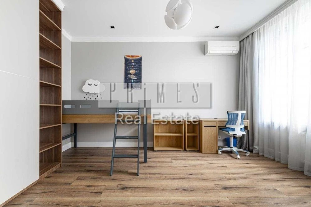 apartment with walk-in closet Novopecherskie Lypky to buy an apartment n