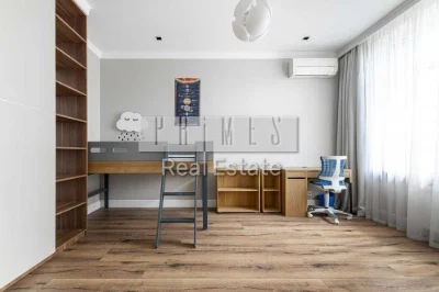 apartment with walk-in closet Novopecherskie Lypky to buy an apartment n