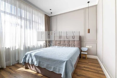 apartment with walk-in closet Novopecherskie Lypky to buy an apartment n