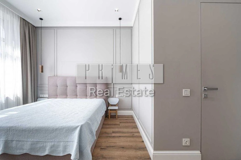 apartment with walk-in closet Novopecherskie Lypky to buy an apartment n