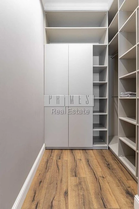 apartment with walk-in closet Novopecherskie Lypky to buy an apartment n