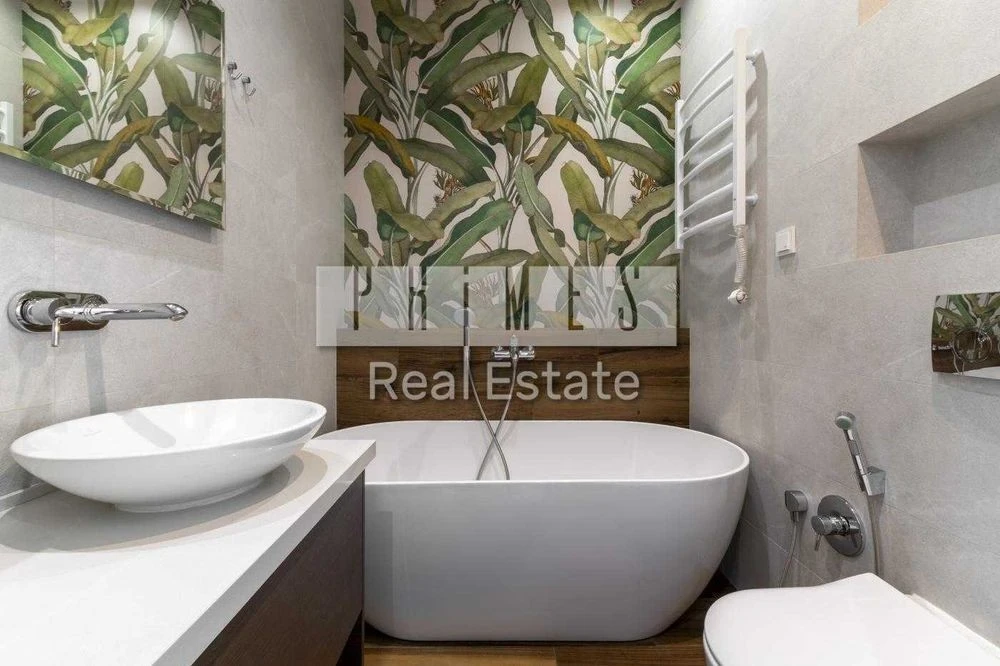 apartment with walk-in closet Novopecherskie Lypky to buy an apartment n