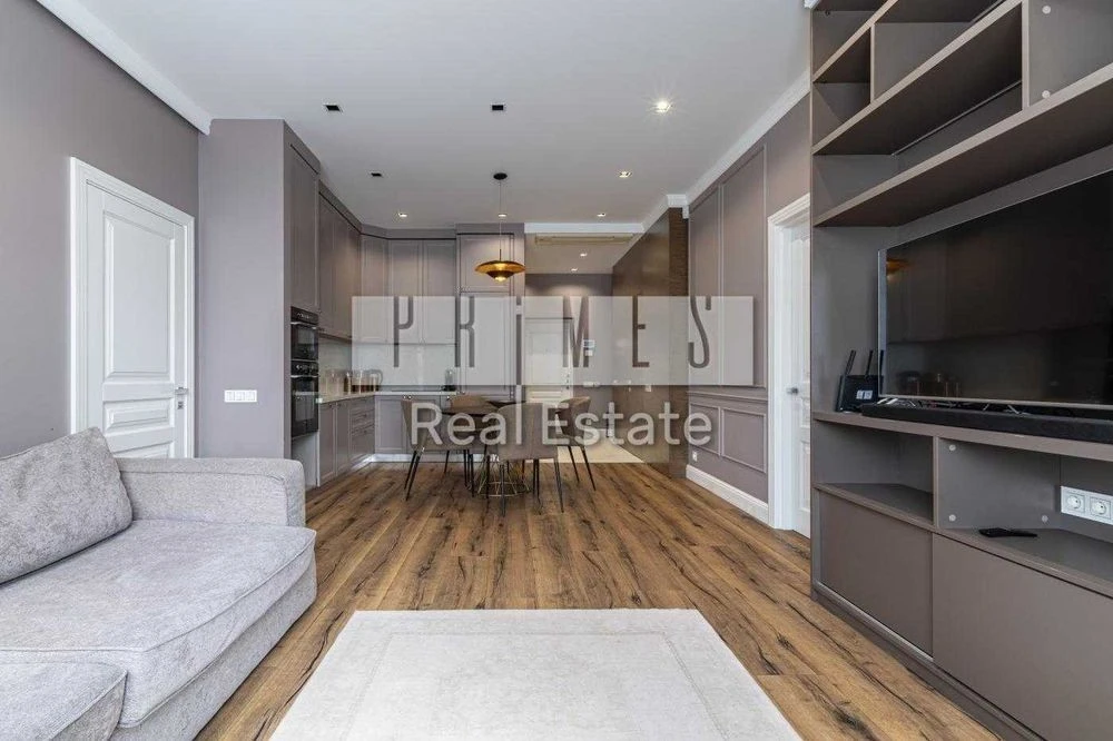 apartment with walk-in closet Novopecherskie Lypky to buy an apartment n