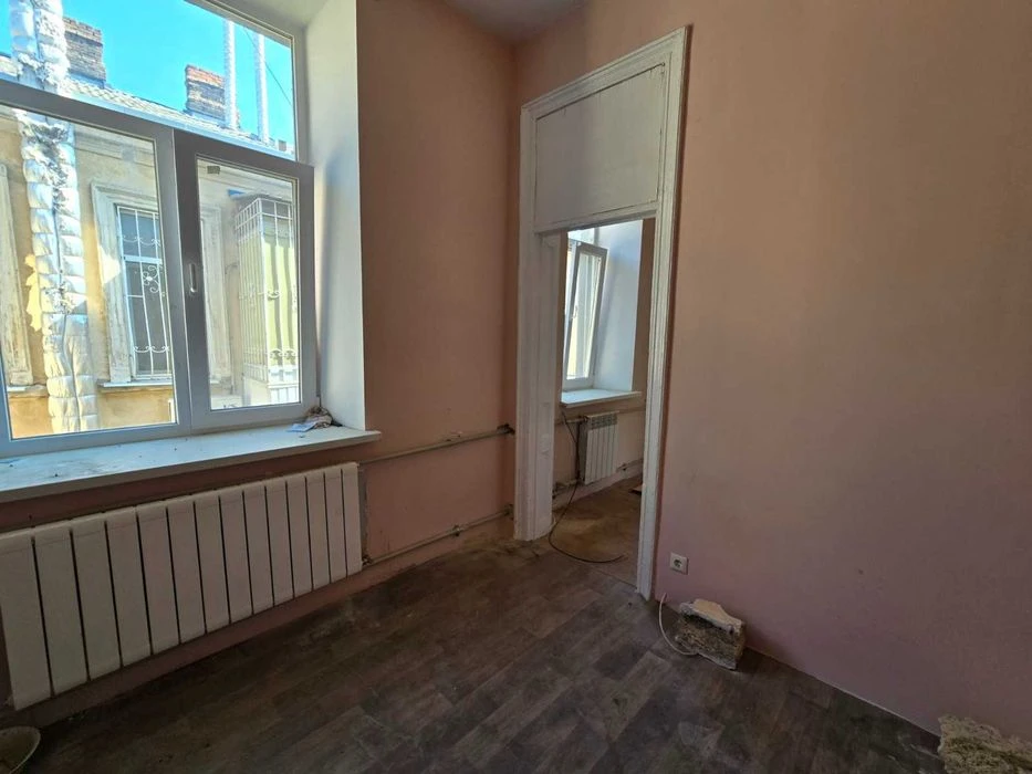 Продам большую перспективную квартиру в центре Одессы.