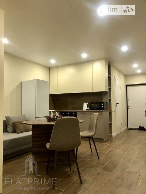 Metro Akademmistechko, Mudraka Street 1B. Residential complex 4U
