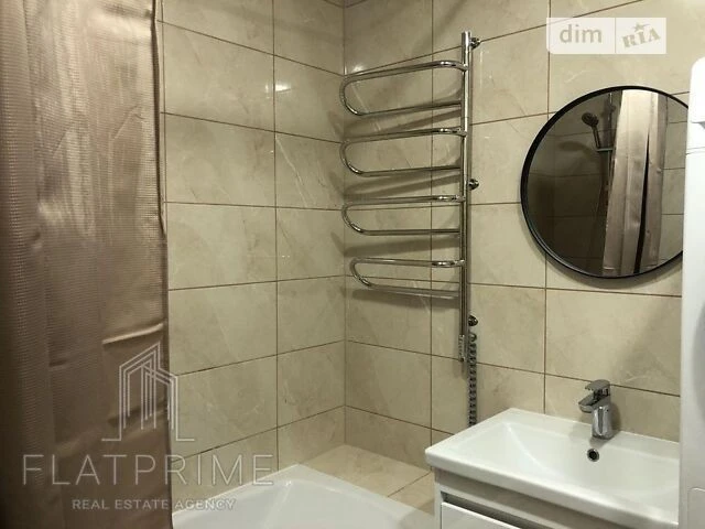Metro Akademmistechko, Mudraka Street 1B. Residential complex 4U