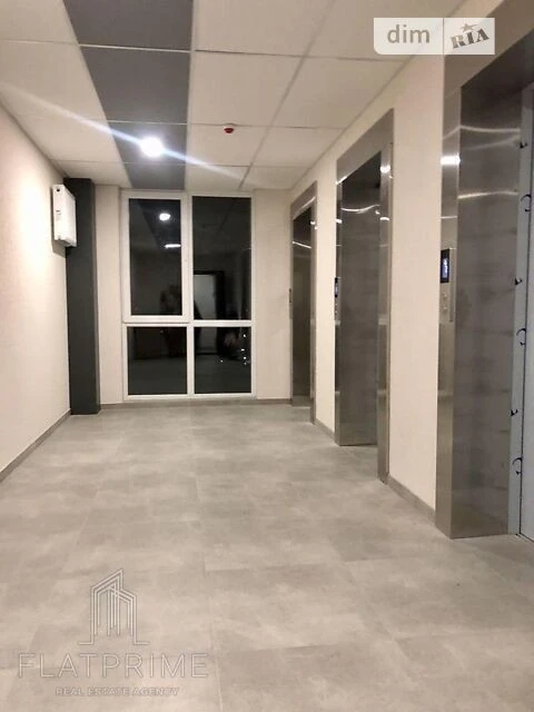 Metro Akademmistechko, Mudraka Street 1B. Residential complex 4U