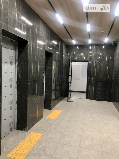 Metro Akademmistechko, Mudraka Street 1B. Residential complex 4U
