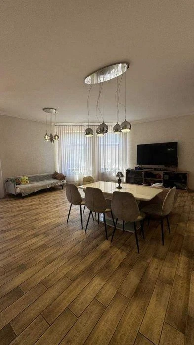 Продажа дома в Совиньоне, есть подвал!  257м², 4.2 сот