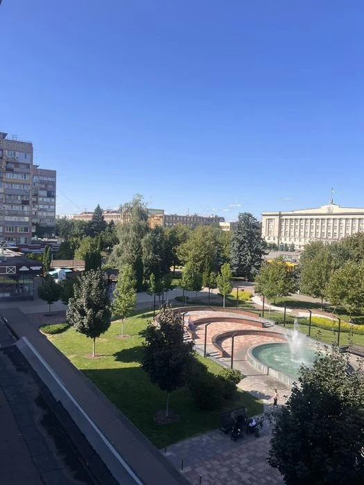 Продаж двокімнатної квартири в самому центрі Черкас