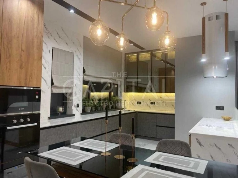 Premium 3-room, 102.7m² with designer renovation. Park Avenue VIP!