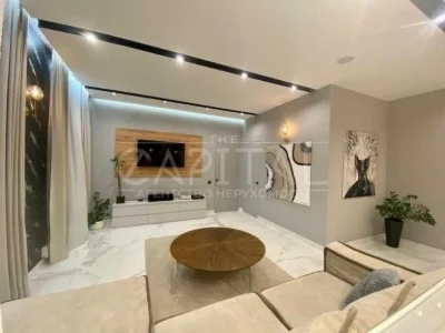 Premium 3-room, 102.7m² with designer renovation. Park Avenue VIP!