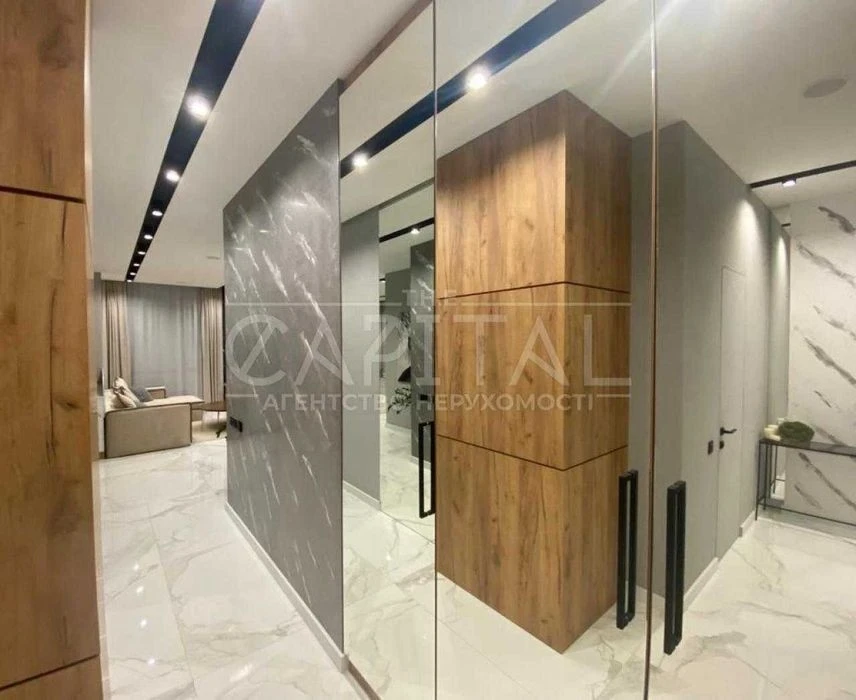 Premium 3-room, 102.7m² with designer renovation. Park Avenue VIP!