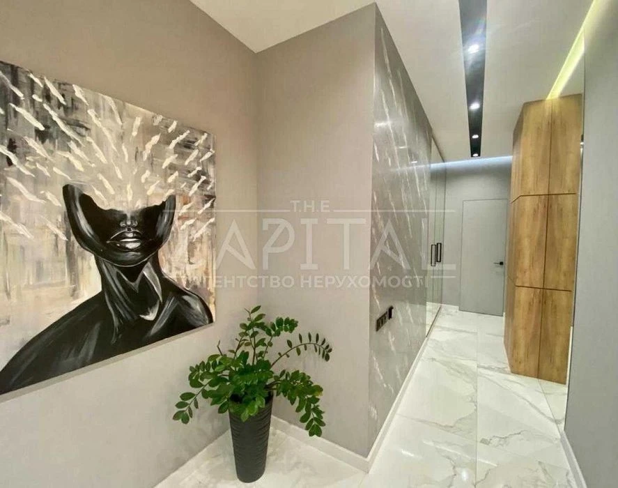 Premium 3-room, 102.7m² with designer renovation. Park Avenue VIP!