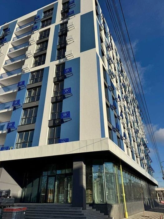 For sale 3-room apartment near metro station Slavutych Poznyaki, residential complex Riviera