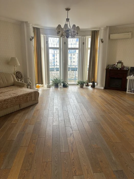 Продам квартиру в Мукачевском переулке 140м.