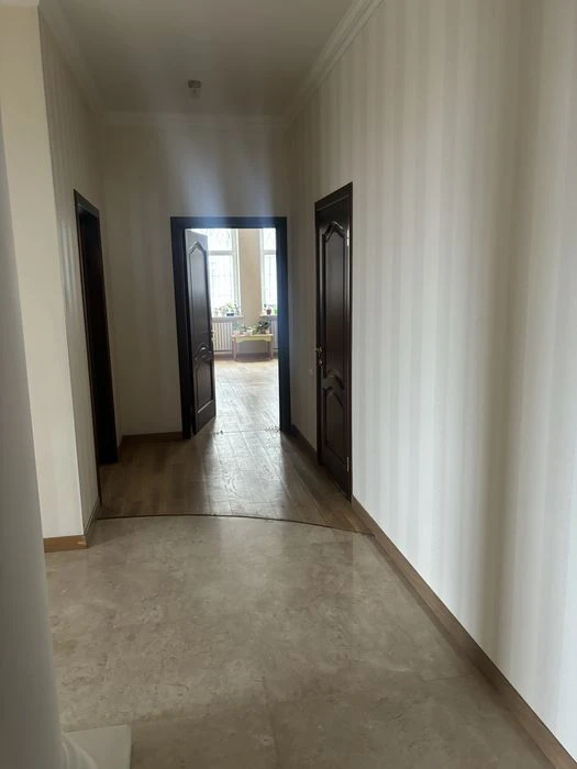 Продам квартиру в Мукачевском переулке 140м.