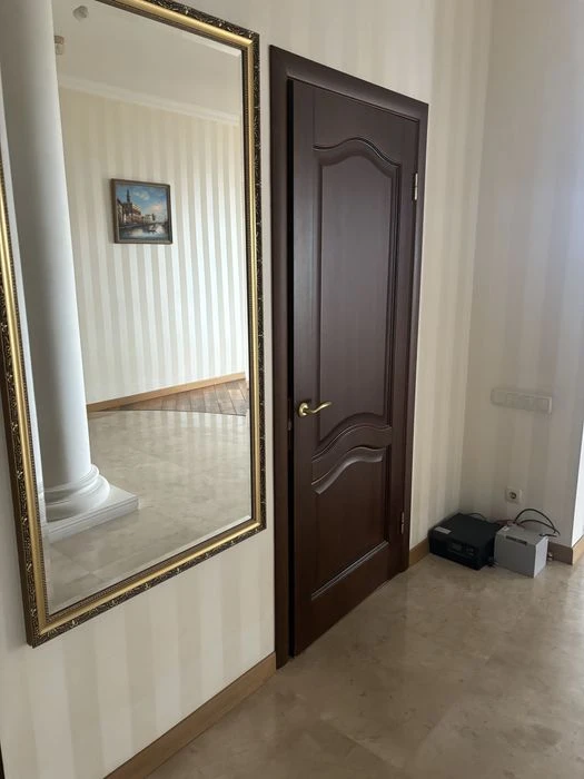 Продам квартиру в Мукачевском переулке 140м.