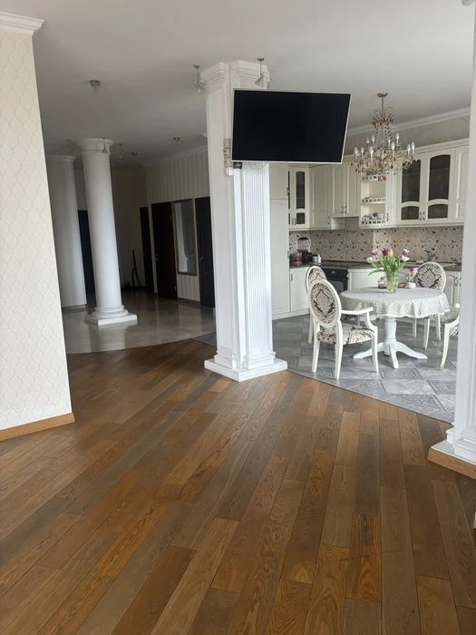 Продам квартиру в Мукачевском переулке 140м.