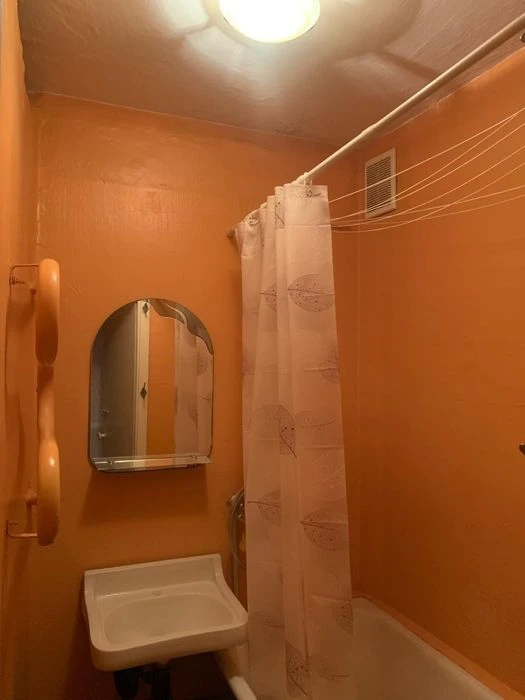 I will sell 2-room apartment. Saltivka. Metro Studentska - 7 min.