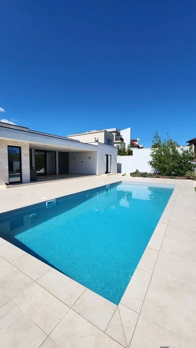 Sale of MODERN, new 1-storey house in Sauvignon