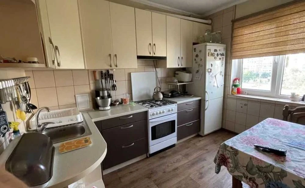 3х кімнатна на Заготзерно, Цегла, 68м2, Середній поверх, Рем