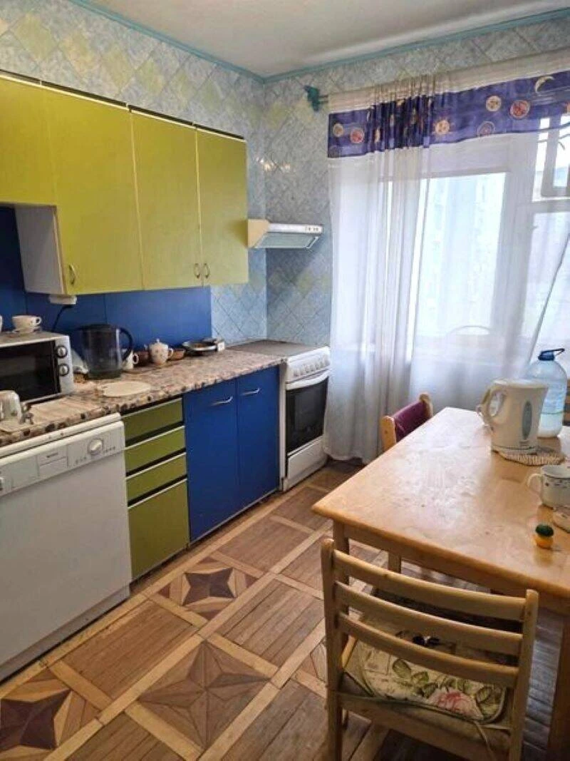 Продам 3-комнатную квартиру, улица Казимира Малевича (Боженко