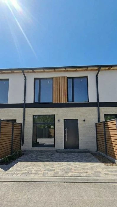 Townhouse with BBQ area and car access | eRenovation\Housing