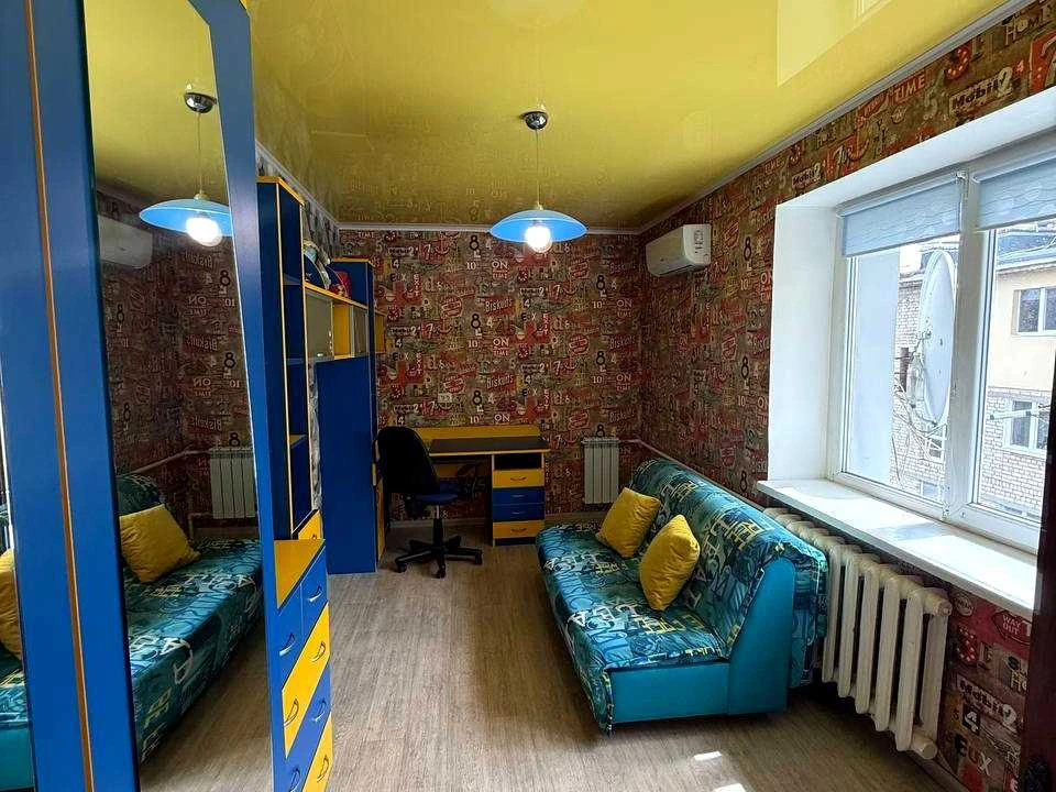 Apartment. Kharkiv, Myru St.