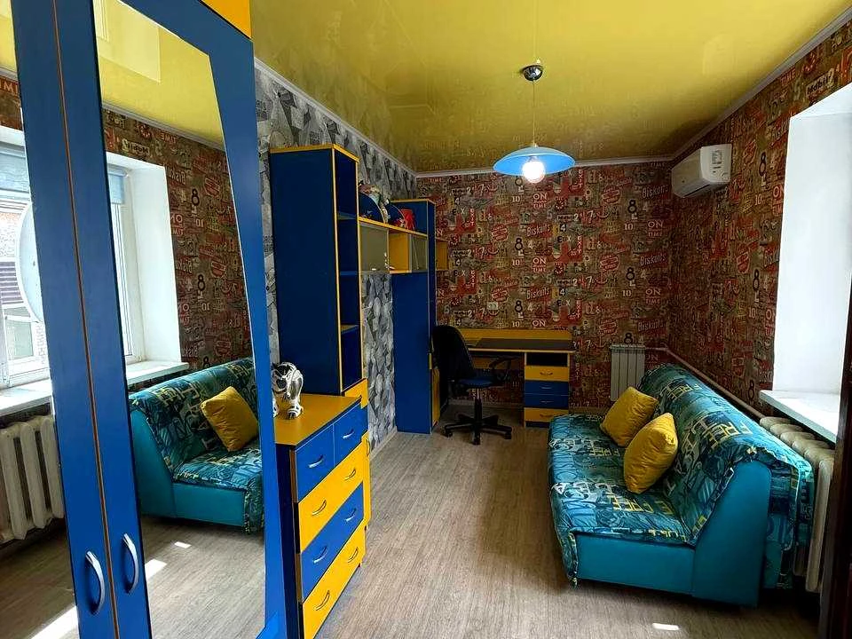 Apartment. Kharkiv, Myru St.