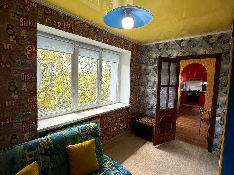 Apartment. Kharkiv, Myru St.