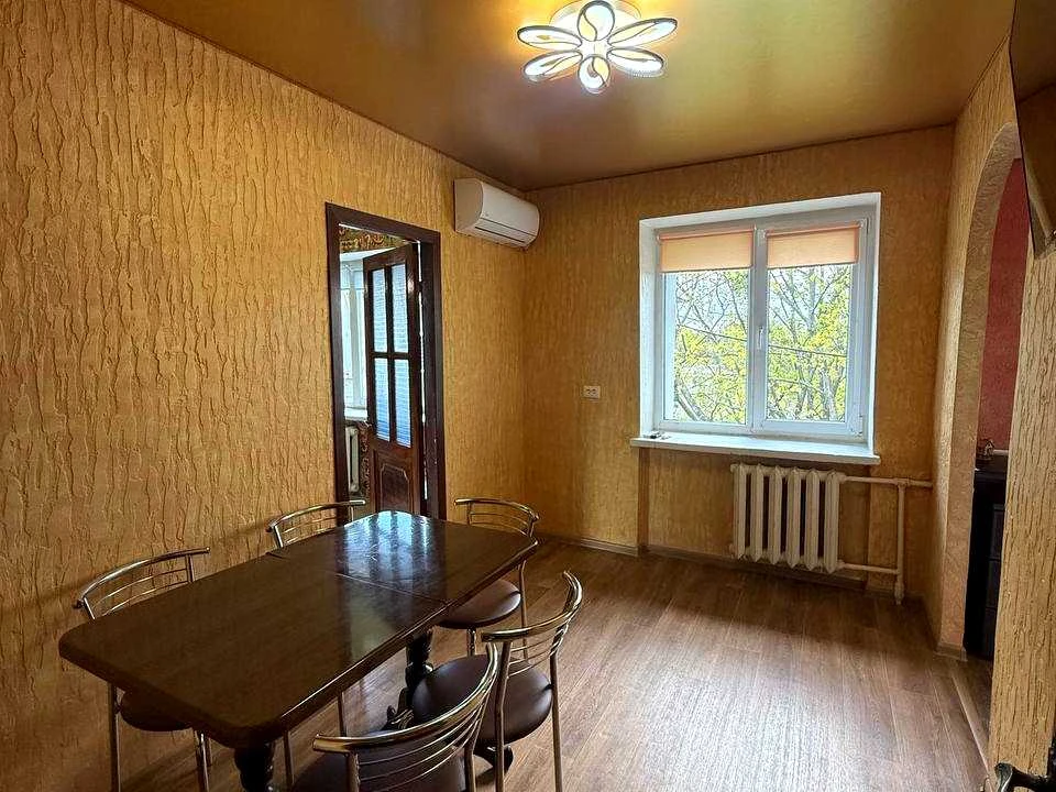 Apartment. Kharkiv, Myru St.