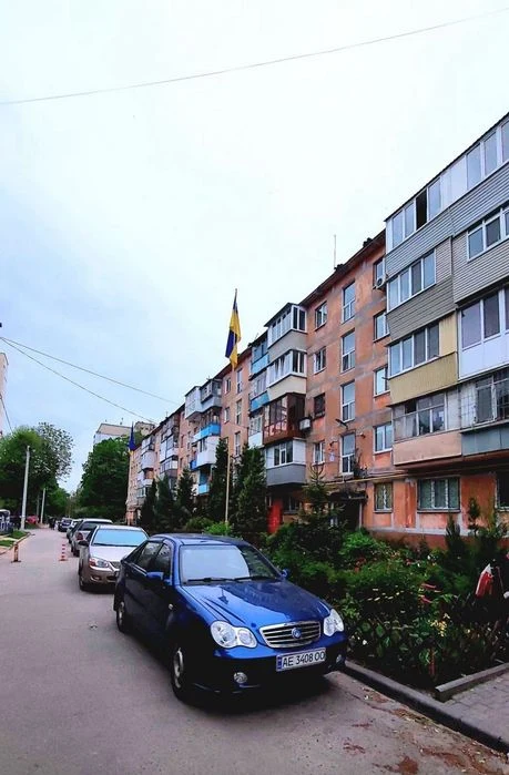 Продам 2к квартиру на Титова, Янгеля. Примерный дом ОСМД