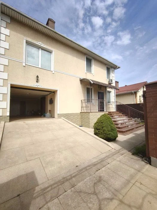 A cozy and comfortable house for living in Sauvignon, a prestigious
