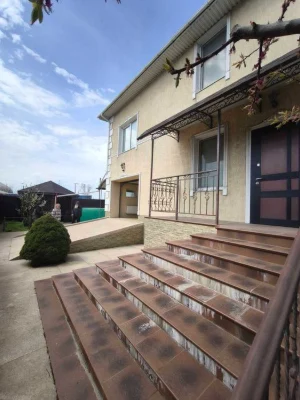 A cozy and comfortable house for living in Sauvignon, a prestigious