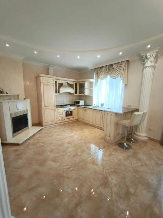 A cozy and comfortable house for living in Sauvignon, a prestigious