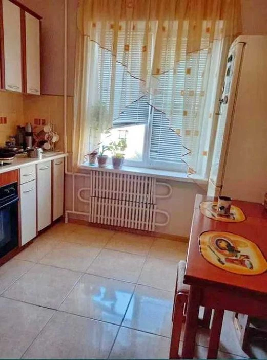 2х кімнатна на Виставці по пр.Миру, 5й поверх, 50м2, Ремонт