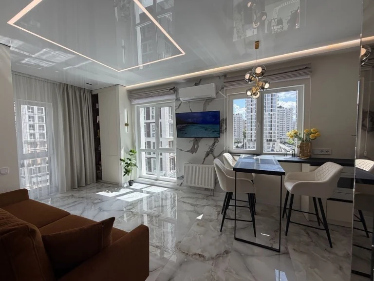 For sale 1 room/apartment, Nova Angliya residential complex (Vasylkivska metro station)