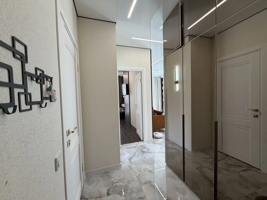 For sale 1 room/apartment, Nova Angliya residential complex (Vasylkivska metro station)
