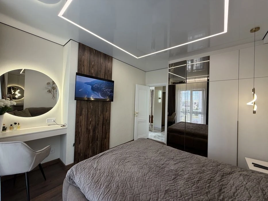 For sale 1 room/apartment, Nova Angliya residential complex (Vasylkivska metro station)