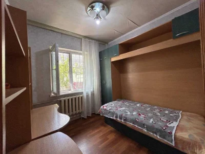 Продам квартиру с индивидуальным отоплением и палисадником.