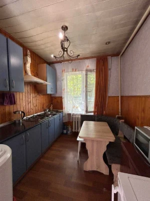 Продам квартиру с индивидуальным отоплением и палисадником.