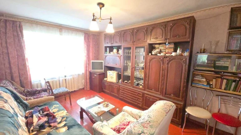 Продам 3х ком квартиру метро Индустриальная ул Шариковая 280