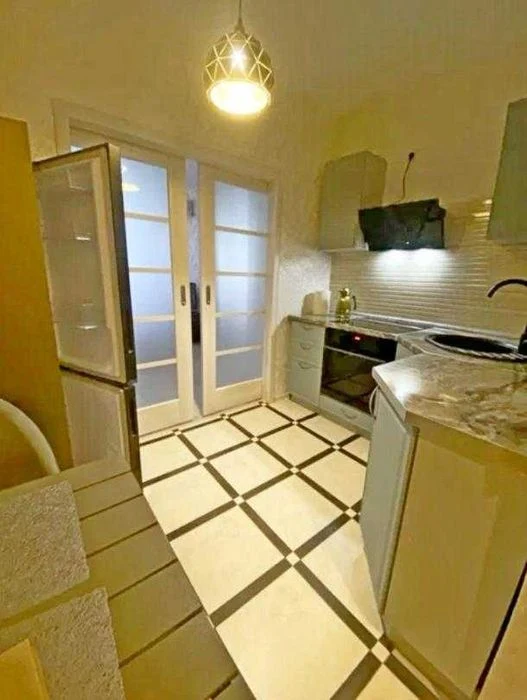 1-room studio apartment for sale, Zahisnyky metro area U