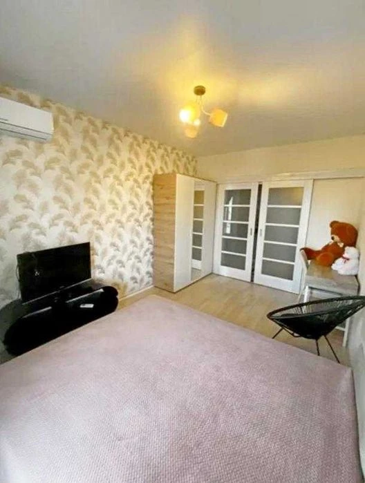 1-room studio apartment for sale, Zahisnyky metro area U
