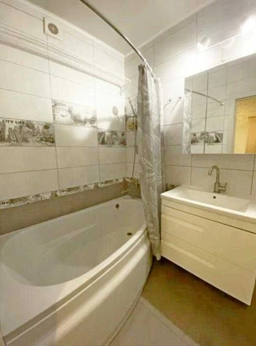 1-room studio apartment for sale, Zahisnyky metro area U
