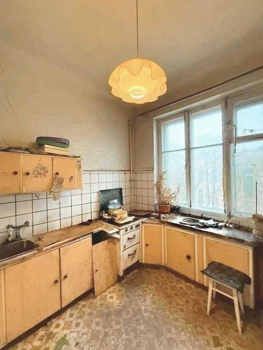 СТАЛИНКА в Центре! 3 комн.квартира на Европейской! $63500 Ш