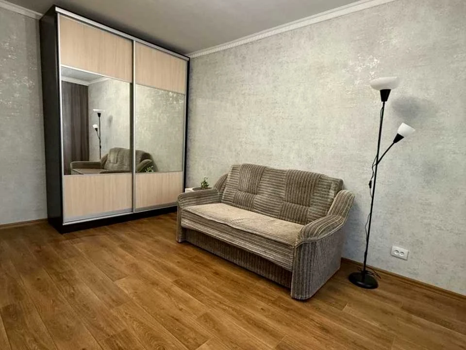 Apartment. Kharkiv, Traktorostudivnyky Ave.