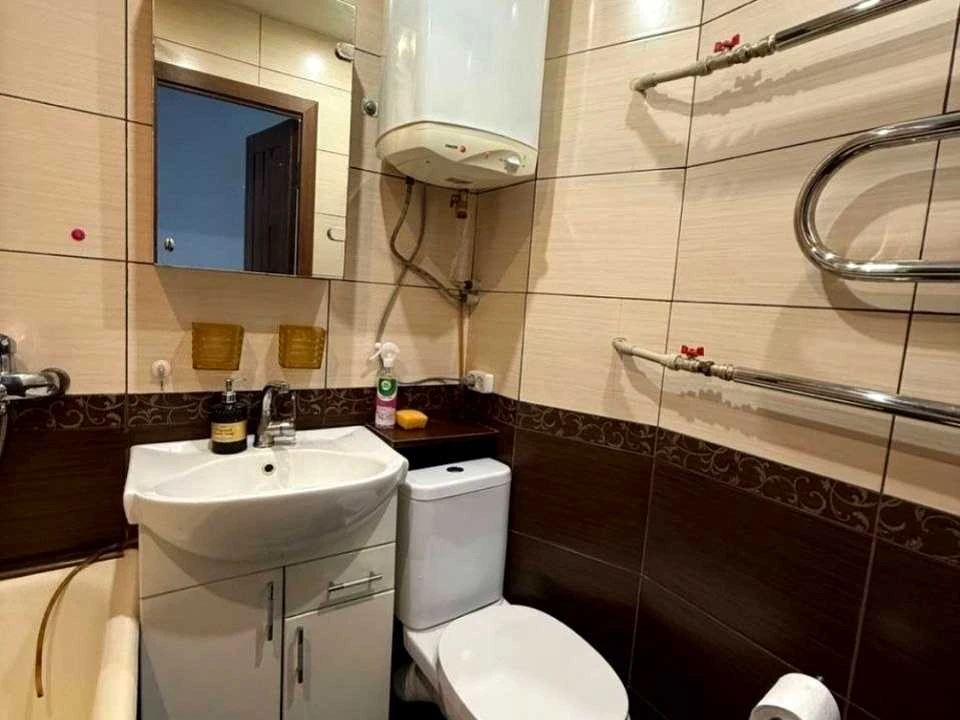 Apartment. Kharkiv, Traktorostudivnyky Ave.