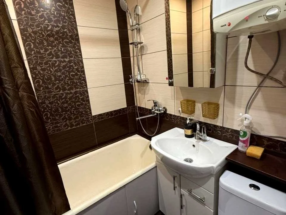 Apartment. Kharkiv, Traktorostudivnyky Ave.